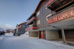 Ski-In Ski-Out Cozy Retreat with Mountain Views
